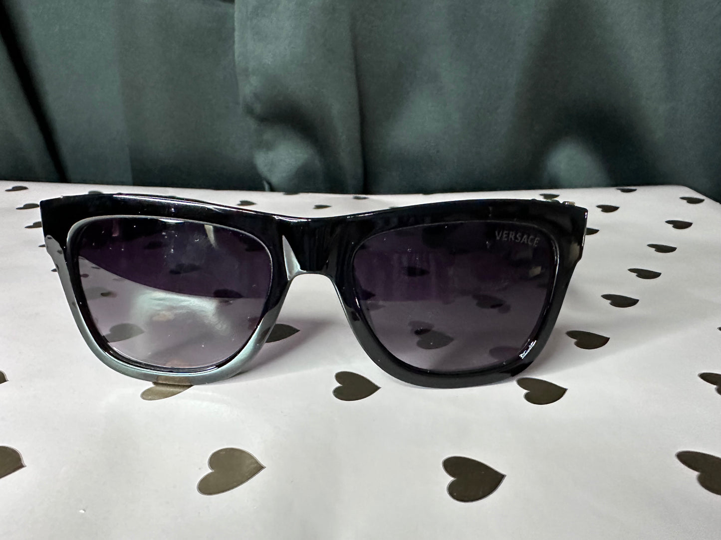 Gafas de sol de diseñador inspiradas en Medusa